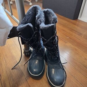 JBU Navy and Gray Winter Boots